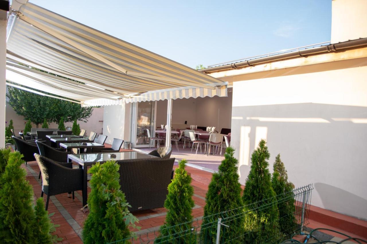 Iris Boutique Therme & Bucharest Otopeni Airport Экстерьер фото
